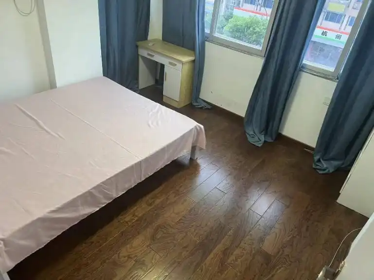 合租锦润公寓·4室次卧